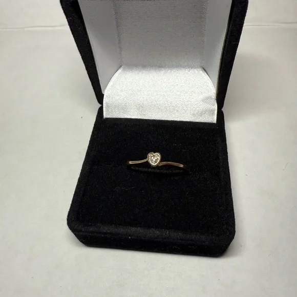 10K Solid Gold Heart Solitaire Ring - Gold - Picture 2 of 5